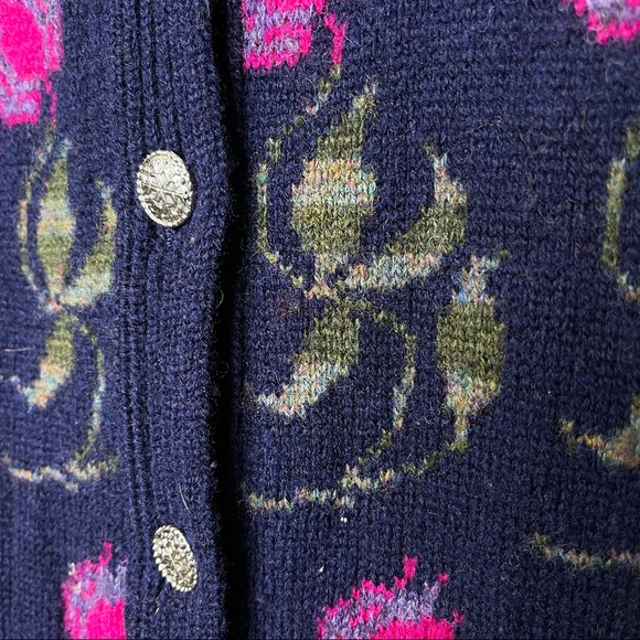 Vintage Glenugie wool floral button down sweater - Picture 4 of 9